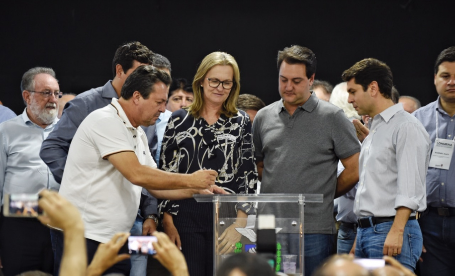 A Secretaria do Desenvolvimento Sustentável e Turismo promoveu nesta semana diversas ações em Londrina, Sertaneja e Centenário do Sul. Houve o plantio de árvores e soltura de peixes, além da Tenda da Sustentabilidade com exposição didática para as crianças e distribuição de materiais de educação ambiental. As ações fazem parte do Programa Educação Ambiental para Bacias Hidrográficas. - Londrina, 11/-4/2019 - Foto: Dênis Ferreira Netto/SEDEST