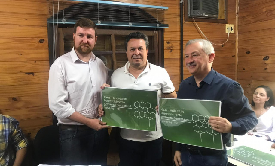 A Secretaria do Desenvolvimento Sustentável e Turismo promoveu nesta semana diversas ações em Londrina, Sertaneja e Centenário do Sul. Houve o plantio de árvores e soltura de peixes, além da Tenda da Sustentabilidade com exposição didática para as crianças e distribuição de materiais de educação ambiental. As ações fazem parte do Programa Educação Ambiental para Bacias Hidrográficas. - Londrina, 11/-4/2019 - Foto: Dênis Ferreira Netto/SEDEST