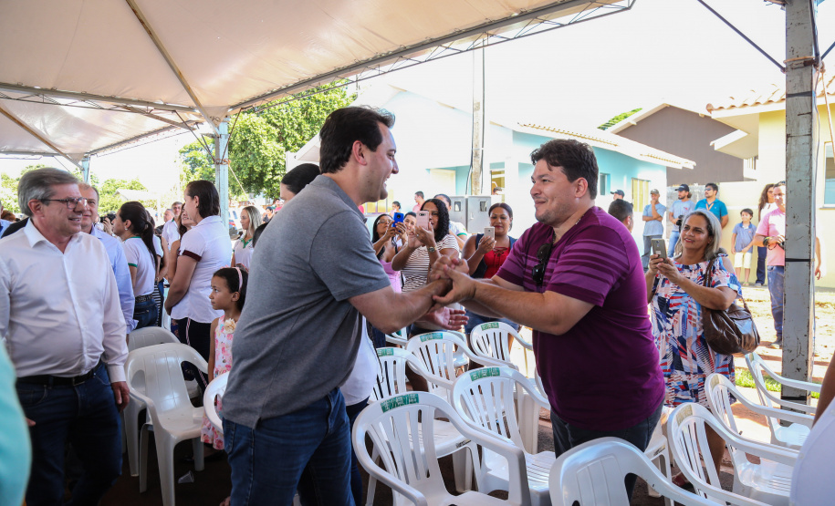 O governador Carlos Massa Ratinho Junior participa nesta sexta-feira (12) da inauguração do residencial Manoel Bono Belascuzas e entrega as chaves da casa própria para 44 famílias de Nova Londrina, no Noroeste do Estado. O empreendimento foi construído em um trabalho integrado do Governo do Estado, por meio da Cohapar, Copel e Sanepar, com o governo federal e a prefeitura. Nova Londrina, 12/04/2019 - Foto: Geraldo Bubniak/ANPr