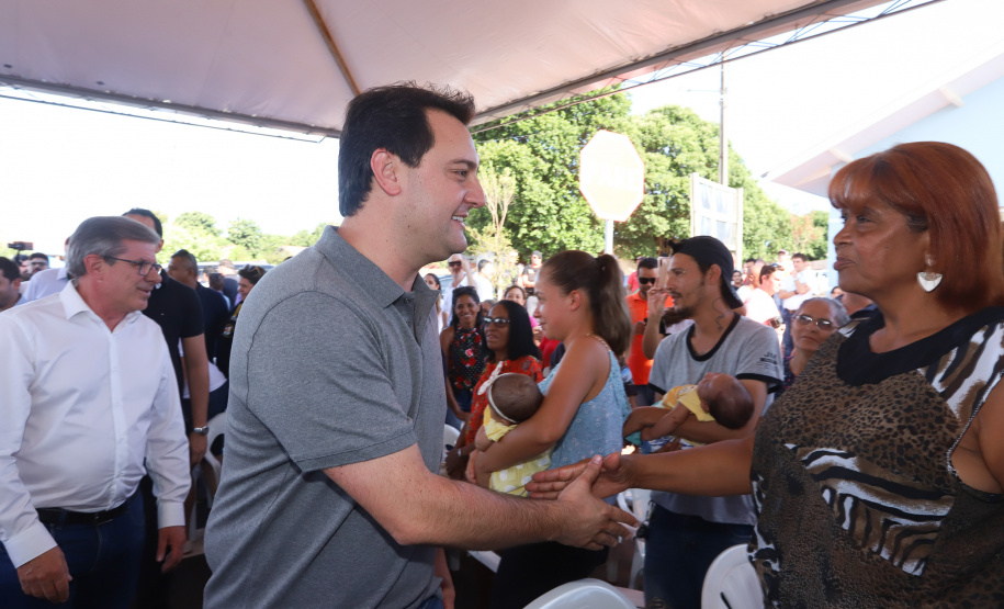 O governador Carlos Massa Ratinho Junior participa nesta sexta-feira (12) da inauguração do residencial Manoel Bono Belascuzas e entrega as chaves da casa própria para 44 famílias de Nova Londrina, no Noroeste do Estado. O empreendimento foi construído em um trabalho integrado do Governo do Estado, por meio da Cohapar, Copel e Sanepar, com o governo federal e a prefeitura. Nova Londrina, 12/04/2019 - Foto: Rodrigo Felix Leal/ANPr