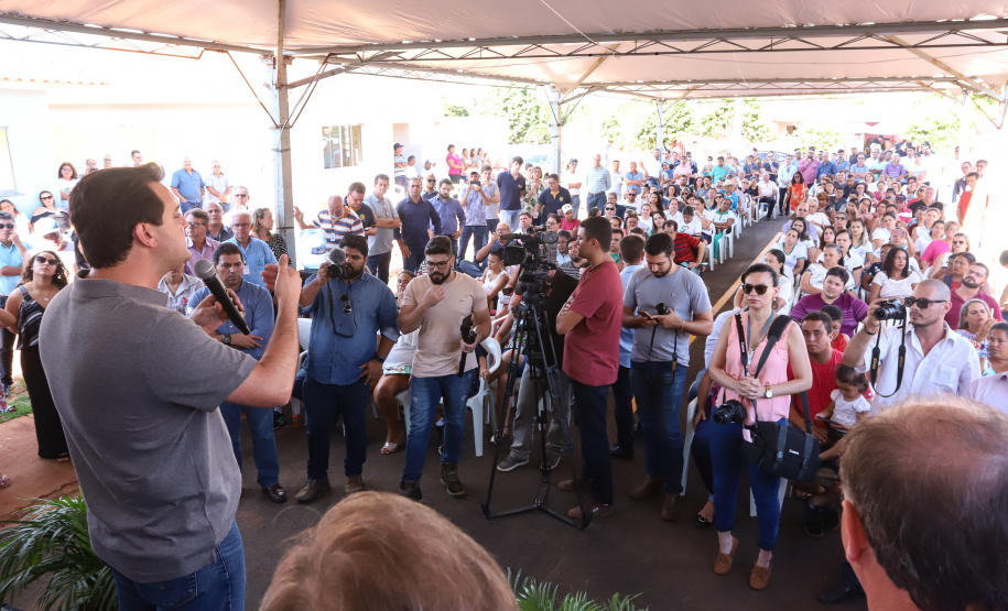 O governador Carlos Massa Ratinho Junior participa nesta sexta-feira (12) da inauguração do residencial Manoel Bono Belascuzas e entrega as chaves da casa própria para 44 famílias de Nova Londrina, no Noroeste do Estado. O empreendimento foi construído em um trabalho integrado do Governo do Estado, por meio da Cohapar, Copel e Sanepar, com o governo federal e a prefeitura. Nova Londrina, 12/04/2019 - Foto: Rodrigo Felix Leal/ANPr