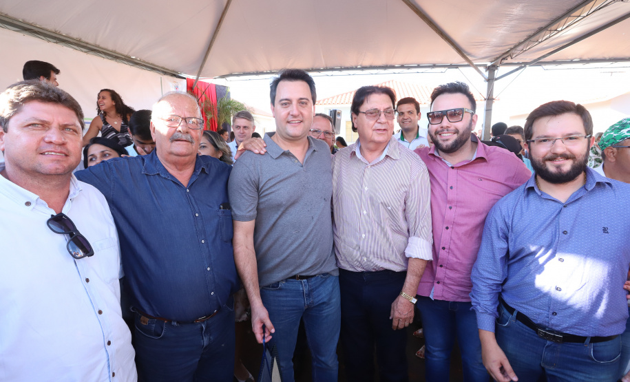 O governador Carlos Massa Ratinho Junior participa nesta sexta-feira (12) da inauguração do residencial Manoel Bono Belascuzas e entrega as chaves da casa própria para 44 famílias de Nova Londrina, no Noroeste do Estado. O empreendimento foi construído em um trabalho integrado do Governo do Estado, por meio da Cohapar, Copel e Sanepar, com o governo federal e a prefeitura. Nova Londrina, 12/04/2019 - Foto: Rodrigo Felix Leal/ANPr