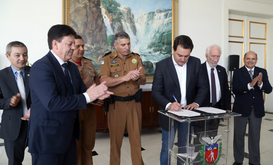 Governador anuncia pagamento das promoções dos praças-militares. -  Curitiba, 15/04/2019  -  Foto de Gilson Abreu ANPr