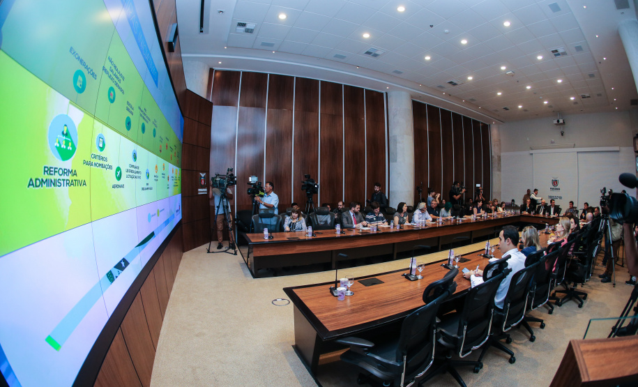 O governador Carlos Massa Ratinho Junior participa nesta segunda-feira (15) de Coletiva de Imprensa com um balanço dos 100 dias de gestão. Curitiba, 15/04/2019 - Foto: Geraldo Bubniak/ANPr
