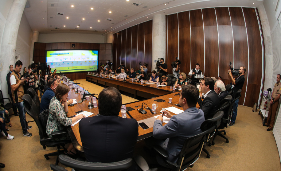 O governador Carlos Massa Ratinho Junior participa nesta segunda-feira (15) de Coletiva de Imprensa com um balanço dos 100 dias de gestão. Curitiba, 15/04/2019 - Foto: Geraldo Bubniak/ANPr