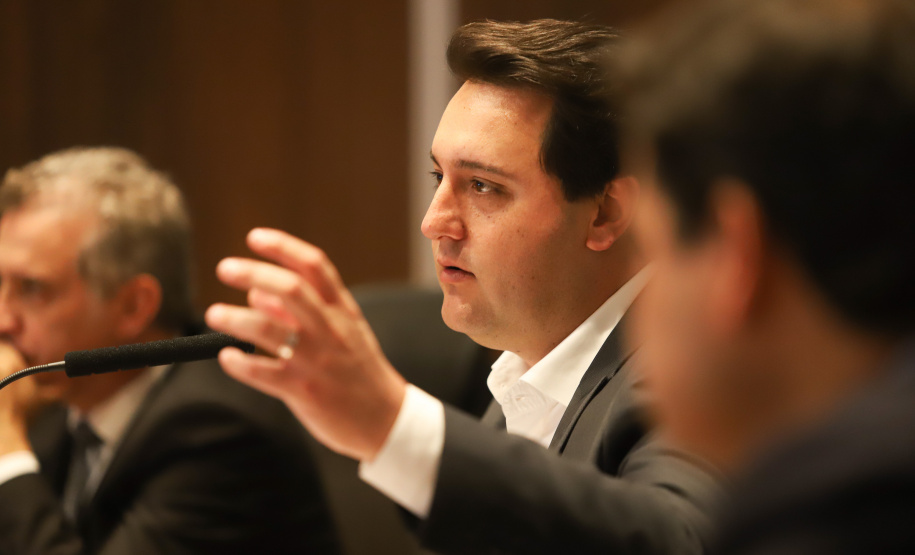 O governador Carlos Massa Ratinho Junior participa nesta segunda-feira (15) de Coletiva de Imprensa com um balanço dos 100 dias de gestão. Curitiba, 15/04/2019 - Foto: Rodrigo Félix Leal/ANPr