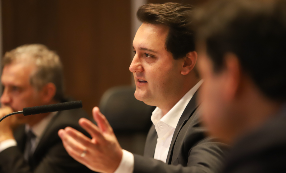 O governador Carlos Massa Ratinho Junior participa nesta segunda-feira (15) de Coletiva de Imprensa com um balanço dos 100 dias de gestão. Curitiba, 15/04/2019 - Foto: Rodrigo Félix Leal/ANPr