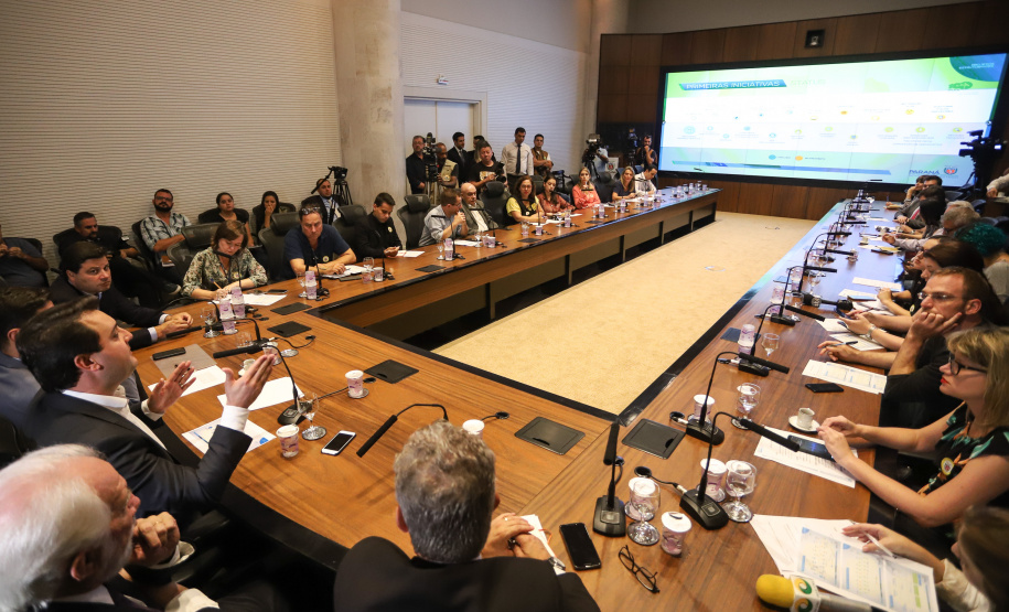 O governador Carlos Massa Ratinho Junior participa nesta segunda-feira (15) de Coletiva de Imprensa com um balanço dos 100 dias de gestão. Curitiba, 15/04/2019 - Foto: Rodrigo Félix Leal/ANPr