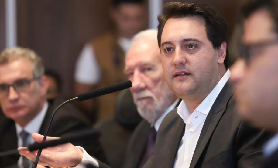 O governador Carlos Massa Ratinho Junior participa nesta segunda-feira (15) de Coletiva de Imprensa com um balanço dos 100 dias de gestão. Curitiba, 15/04/2019 - Foto: Rodrigo Félix Leal/ANPr