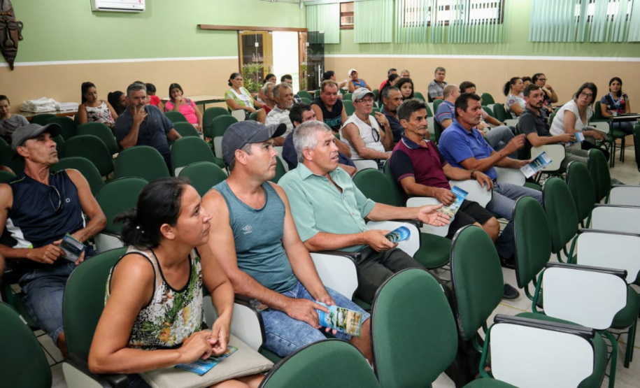 Portos do Paraná promoveram nesta segunda-feira (15), em Antonina, o 3.º Seminário da Pesca no Colégio Estadual Brasilio Machado. 30 pescadores e marisqueiras se reuniram com a equipe da Diretoria de Meio Ambiente para receber o resultado do monitoramento da atividade pesqueira na região. - Paranaguá, 15/04/2019 - Foto: Divulgação APPA