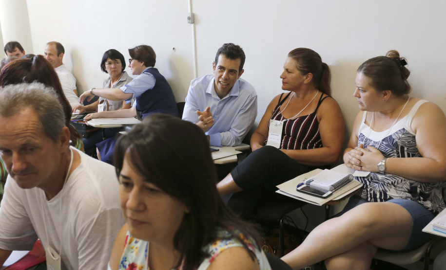 Marca da nova gestão, a busca por profissionais com o melhor conjunto de competências para trabalhar pela Educação do Paraná motivou a realização de dois processos de credenciamento: para os cargos de chefes dos 32 Núcleos Regionais de Educação e para cargos de chefia e coordenação de departamentos na Secretaria da Educação.Foto: Arnaldo Alves / ANPr.