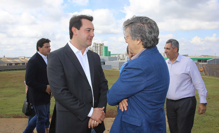 Governador Carlos Massa Ratinho Júnior visita a fábrica da Klabin em Ortigueira, na assinatura de convênio com a empresa e a prefeitura do município para a construção da Escola Técnica de Operação Florestal e Agrícola.  -  Ortigueira, 16/04/2019  -  Foto: Jaelson Lucas/ANPr