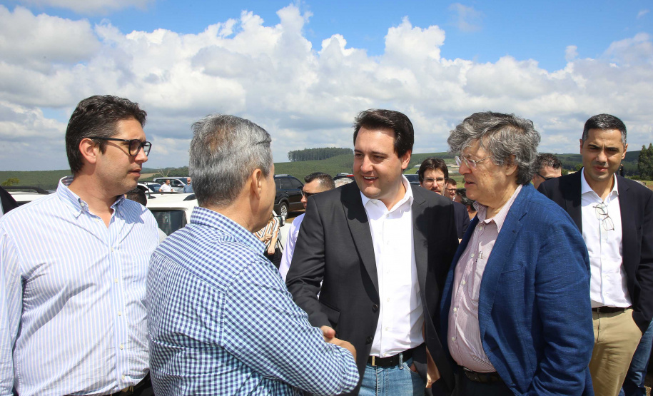 Governador Carlos Massa Ratinho Júnior visita a fábrica da Klabin em Ortigueira, na assinatura de convênio com a empresa e a prefeitura do município para a construção da Escola Técnica de Operação Florestal e Agrícola.  -  Ortigueira, 16/04/2019  -  Foto: Jaelson Lucas/ANPr