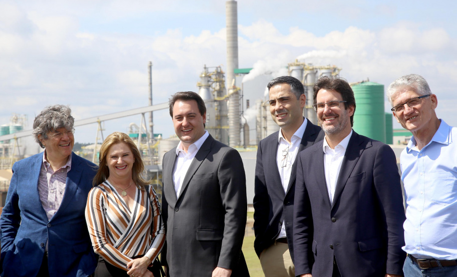 Governador Carlos Massa Ratinho Júnior visita a fábrica da Klabin em Ortigueira, na assinatura de convênio com a empresa e a prefeitura do município para a construção da Escola Técnica de Operação Florestal e Agrícola.  -  Ortigueira, 16/04/2019  -  Foto: Jaelson Lucas/ANPr