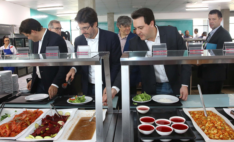 Governador Carlos Massa Ratinho Júnior visita a fábrica da Klabin em Ortigueira, na assinatura de convênio com a empresa e a prefeitura do município para a construção da Escola Técnica de Operação Florestal e Agrícola.  -  Ortigueira, 16/04/2019  -  Foto: Jaelson Lucas/ANPr