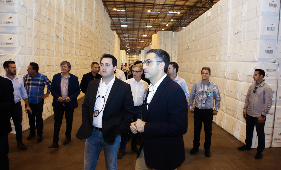 Governador Carlos Massa Ratinho Júnior visita a fábrica da Klabin em Ortigueira, na assinatura de convênio com a empresa e a prefeitura do município para a construção da Escola Técnica de Operação Florestal e Agrícola.  -  Ortigueira, 16/04/2019  -  Foto: Jaelson Lucas/ANPr