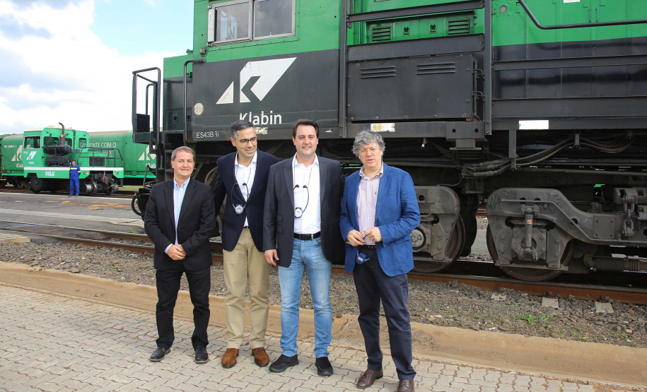 Governador Carlos Massa Ratinho Júnior visita a fábrica da Klabin em Ortigueira, na assinatura de convênio com a empresa e a prefeitura do município para a construção da Escola Técnica de Operação Florestal e Agrícola.  -  Ortigueira, 16/04/2019  -  Foto: Jaelson Lucas/ANPr