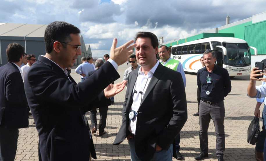 Governador Carlos Massa Ratinho Júnior visita a fábrica da Klabin em Ortigueira, na assinatura de convênio com a empresa e a prefeitura do município para a construção da Escola Técnica de Operação Florestal e Agrícola.  -  Ortigueira, 16/04/2019  -  Foto: Rodrigo Félix Leal/ANPr