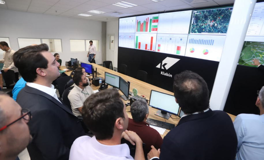 Governador Carlos Massa Ratinho Júnior visita a fábrica da Klabin em Ortigueira, na assinatura de convênio com a empresa e a prefeitura do município para a construção da Escola Técnica de Operação Florestal e Agrícola.  -  Ortigueira, 16/04/2019  -  Foto: Rodrigo Félix Leal/ANPr