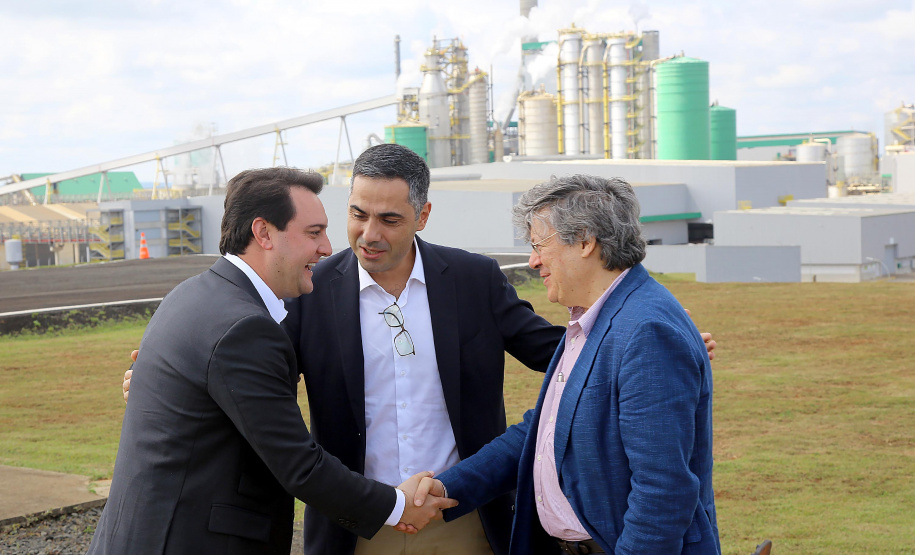 Governador Carlos Massa Ratinho Júnior visita a fábrica da Klabin em Ortigueira, na assinatura de convênio com a empresa e a prefeitura do município para a construção da Escola Técnica de Operação Florestal e Agrícola. - Ortigueira, 16/04/2019 - Foto: Rodrigo Félix Leal/ANPr