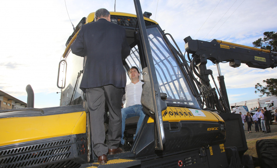 Governador Carlos Massa Ratinho Júnior visita a fábrica da Klabin em Ortigueira, na assinatura de convênio com a empresa e a prefeitura do município para a construção da Escola Técnica de Operação Florestal e Agrícola. - Ortigueira, 16/04/2019 - Foto: Jaelson Lucas/ANPr