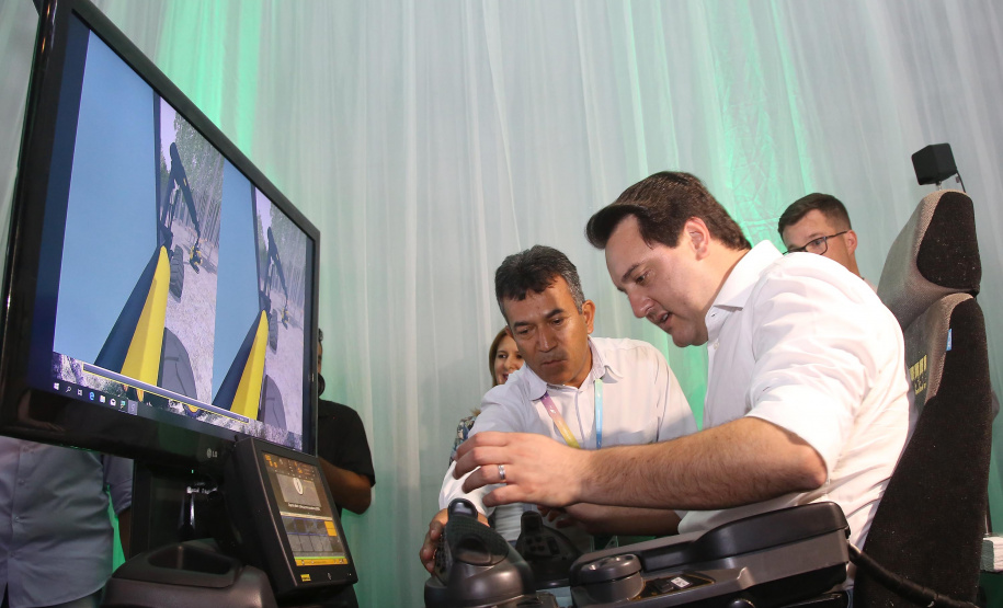 Governador Carlos Massa Ratinho Júnior visita a fábrica da Klabin em Ortigueira, na assinatura de convênio com a empresa e a prefeitura do município para a construção da Escola Técnica de Operação Florestal e Agrícola. - Ortigueira, 16/04/2019 - Foto: Jaelson Lucas/ANPr