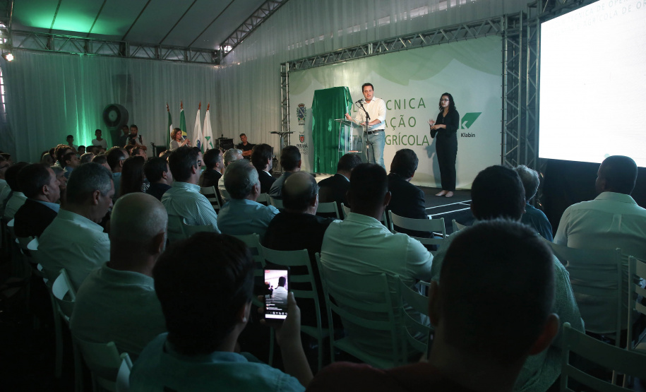 Governador Carlos Massa Ratinho Júnior visita a fábrica da Klabin em Ortigueira, na assinatura de convênio com a empresa e a prefeitura do município para a construção da Escola Técnica de Operação Florestal e Agrícola. - Ortigueira, 16/04/2019 - Foto: Jaelson Lucas/ANPr