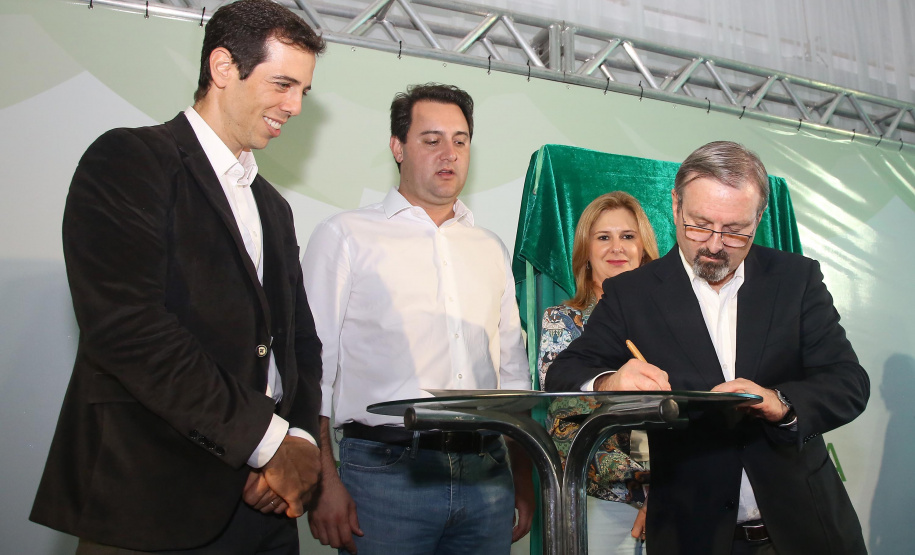 Governador Carlos Massa Ratinho Júnior visita a fábrica da Klabin em Ortigueira, na assinatura de convênio com a empresa e a prefeitura do município para a construção da Escola Técnica de Operação Florestal e Agrícola. - Ortigueira, 16/04/2019 - Foto: Jaelson Lucas/ANPr