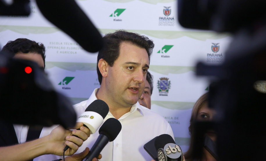 Governador Carlos Massa Ratinho Júnior visita a fábrica da Klabin em Ortigueira, na assinatura de convênio com a empresa e a prefeitura do município para a construção da Escola Técnica de Operação Florestal e Agrícola. - Ortigueira, 16/04/2019 - Foto: Jaelson Lucas/ANPr