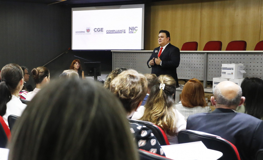 O controlador geral do Estado, Raul Siqueira, durante a apresentação do programa de compliance para servidores públicos, das secretarias, autarquias e empresas públicas. Curitiba, 03-04-19.Foto: Arnaldo Alves / ANPr.