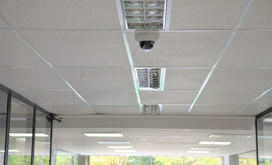 Nos 100 primeiros dias de gestão, o Departamento de Trânsito do Paraná (Detran-PR) priorizou reduzir custos, desburocratizar os serviços oferecidos aos cidadãos e dar enfoque à educação no trânsito, que será o mote desta gestão. A economia no período chega a R$ 12,9 milhões. As ações incluem a revogação, revisão e redução de contratos, licitações não viabilizadas, além de cortes nos gastos com a folha de pagamento. Foto: DetranPR