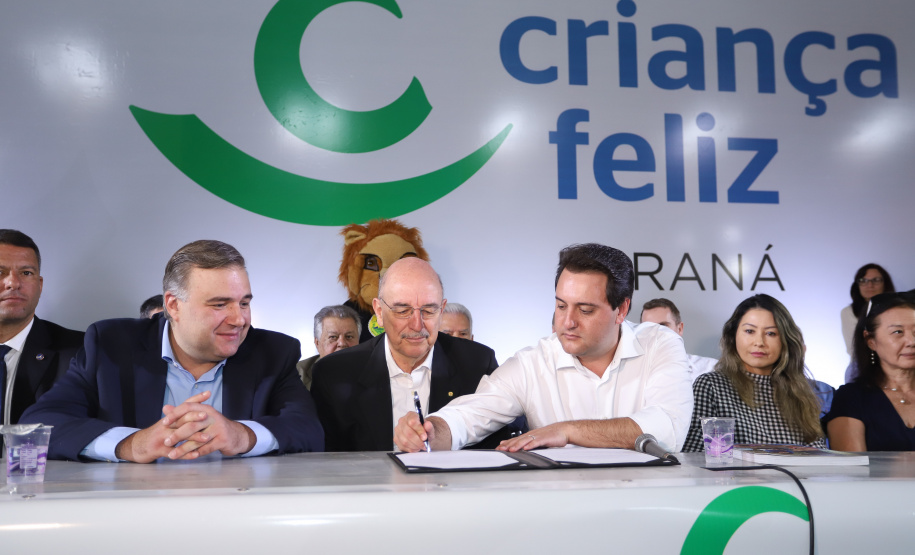 O governador Carlos Massa Ratinho Junior e o ministro da Cidadania, Osmar Terra, lançam o programa Criança Feliz . Curitiba, 18/04/2019 - Foto: Rodrigo Felix Leal/ANPr