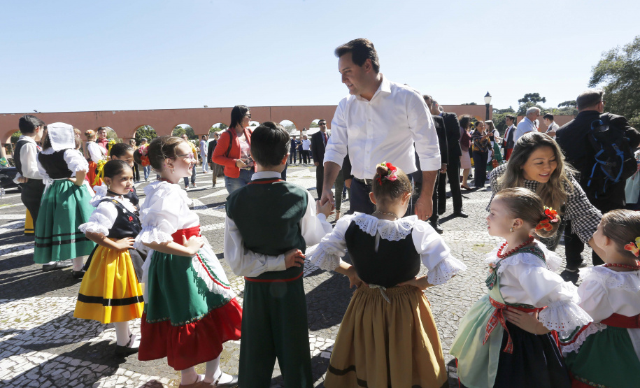 o Governador Carlos Massa Ratinho Junior participa da implantação do Programa Criança Feliz, do Governo Federal. Presentes na solenidade: ministro da Cidadania, Osmar Terra; primeira dama, Luciana Saito Massa; secretário da Justiça Família e Trabalho, Ney Leprevost; entre outros.Curitiba, 18-04-19.Foto: Arnaldo Alves / ANPr.