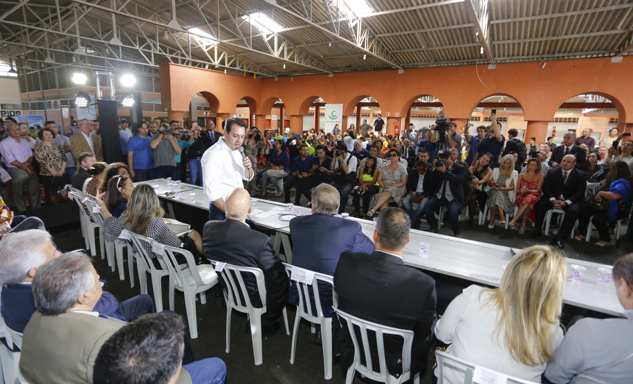 o Governador Carlos Massa Ratinho Junior participa da implantação do Programa Criança Feliz, do Governo Federal. Presentes na solenidade: ministro da Cidadania, Osmar Terra; primeira dama, Luciana Saito Massa; secretário da Justiça Família e Trabalho, Ney Leprevost; entre outros.Curitiba, 18-04-19.Foto: Arnaldo Alves / ANPr.