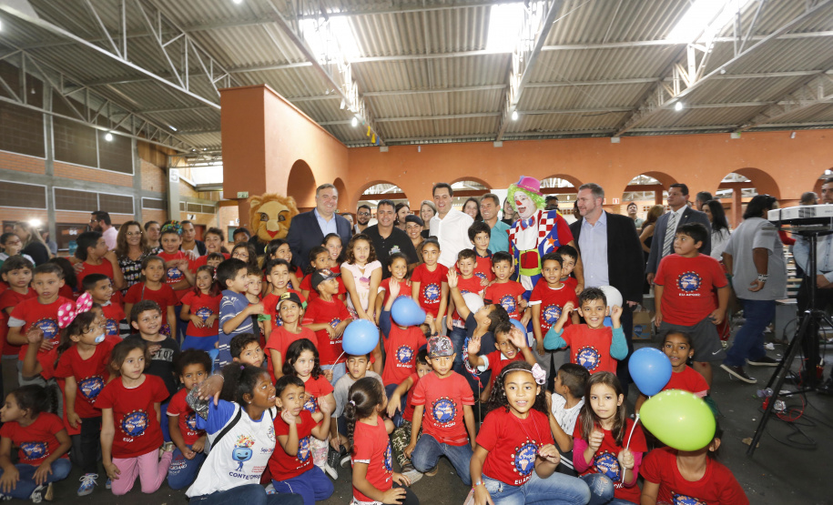 o Governador Carlos Massa Ratinho Junior participa da implantação do Programa Criança Feliz, do Governo Federal. Presentes na solenidade: ministro da Cidadania, Osmar Terra; primeira dama, Luciana Saito Massa; secretário da Justiça Família e Trabalho, Ney Leprevost; entre outros.Curitiba, 18-04-19.Foto: Arnaldo Alves / ANPr.
