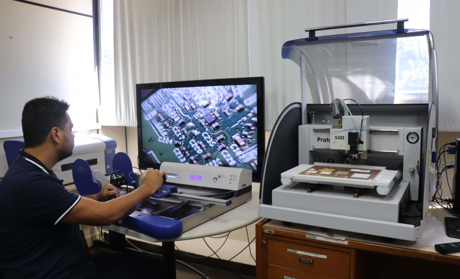 O colegiado, de natureza consultiva e não remunerada, é formado por três empregados do Tecpar e quatro especialistas reconhecidos nas áreas de engenharia elétrica e ciência da computação e inteligência artificial.Foto: Divulgação/Tecpar