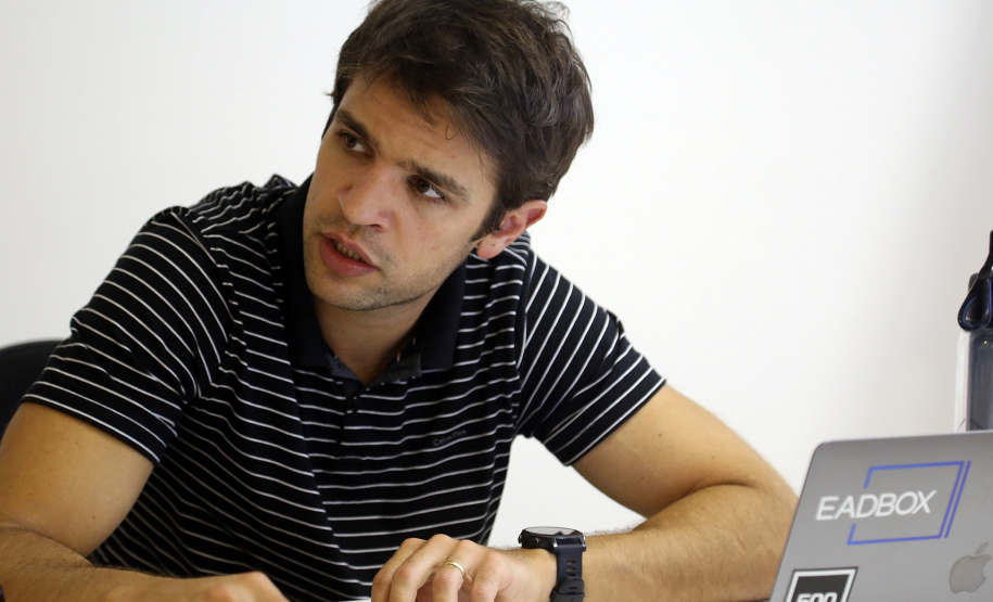 A Fomento Paraná é uma das instituições cotistas do fundo de investimentos em participação Fundo Sul Inovação. Entre os projetos escolhidos para ter apoio do fundo está a EadBox, uma startup que desenvolveu uma inovadora plataforma de Ensino a Distância (EAD). Na foto, Nilson Filatieri. Foto: Gilson Abreu/ANPr