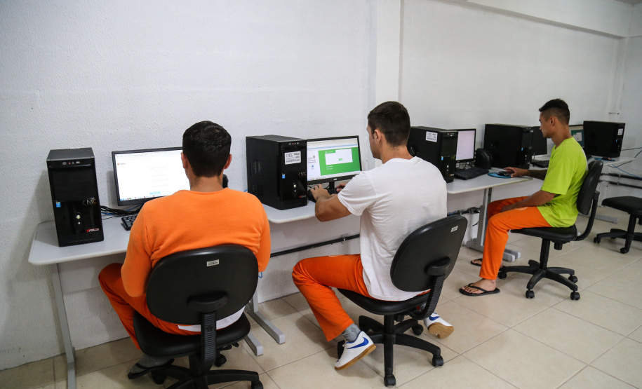 A Secretaria de Estado da Educação garante acesso à alfabetização, à escolarização básica e à formação superior a aproximadamente 36% dos presos que cumprem pena nas 33 unidades prisionais do Estado.  Curitiba, 28/03/2019 -  Foto: Geraldo Bubniak/ANPr