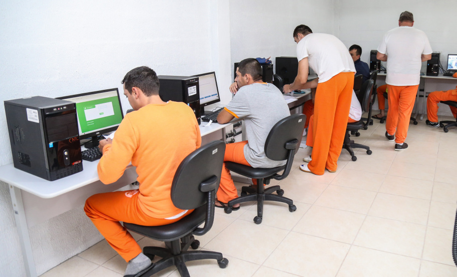 A Secretaria de Estado da Educação garante acesso à alfabetização, à escolarização básica e à formação superior a aproximadamente 36% dos presos que cumprem pena nas 33 unidades prisionais do Estado.  Curitiba, 28/03/2019 -  Foto: Geraldo Bubniak/ANPr