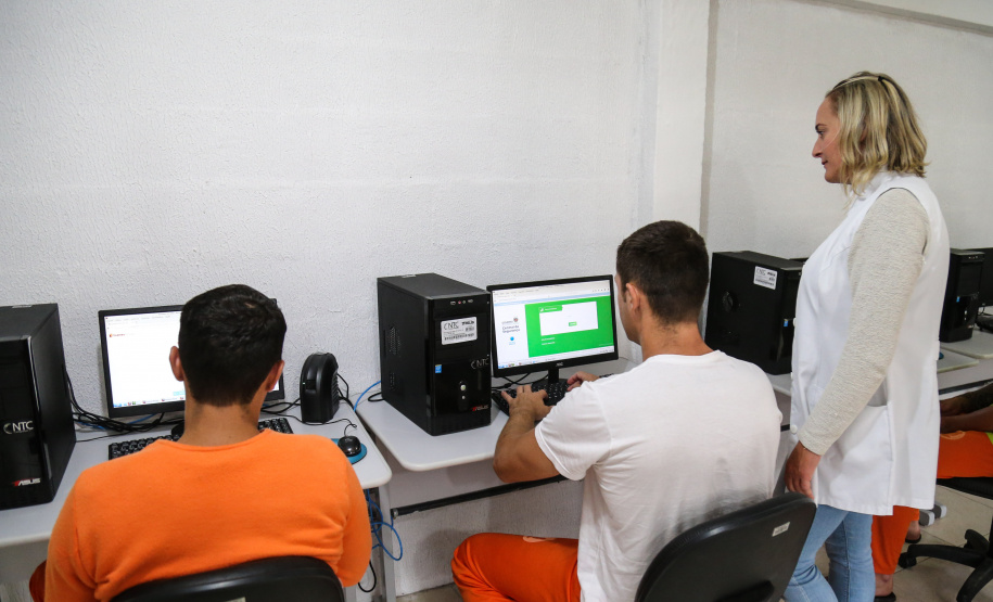 A Secretaria de Estado da Educação garante acesso à alfabetização, à escolarização básica e à formação superior a aproximadamente 36% dos presos que cumprem pena nas 33 unidades prisionais do Estado.  Curitiba, 28/03/2019 -  Foto: Geraldo Bubniak/ANPr