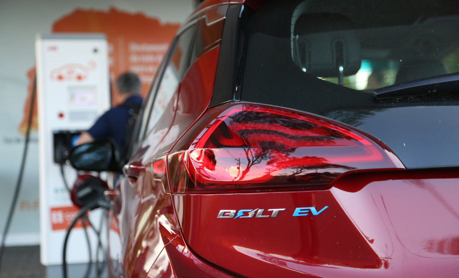 A maior eletrovia do Brasil, instalada no Paraná pela Copel em 2018, completou 330 recargas neste ano. São 730 quilômetros de extensão, ligando o Porto de Paranaguá às Cataratas do Iguaçu, em Foz do Iguaçu.  Curitiba, 22/04/2019  -  Curitiba, 22/04/2019  - Foto: Dani Catisti/Copel