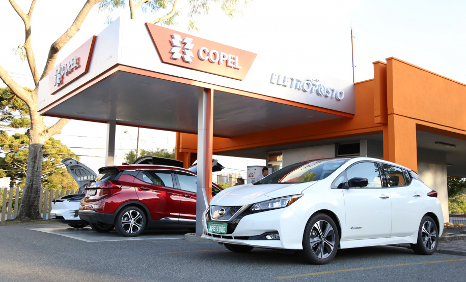 A maior eletrovia do Brasil, instalada no Paraná pela Copel em 2018, completou 330 recargas neste ano. São 730 quilômetros de extensão, ligando o Porto de Paranaguá às Cataratas do Iguaçu, em Foz do Iguaçu.  Curitiba, 22/04/2019  -  Curitiba, 22/04/2019  - Foto: Dani Catisti/Copel