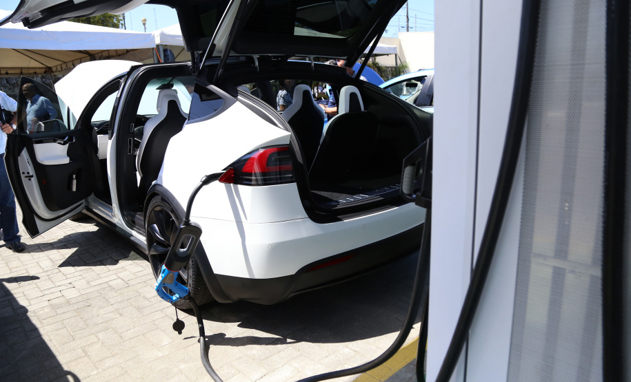 A maior eletrovia do Brasil, instalada no Paraná pela Copel em 2018, completou 330 recargas neste ano. São 730 quilômetros de extensão, ligando o Porto de Paranaguá às Cataratas do Iguaçu, em Foz do Iguaçu.  Curitiba, 22/04/2019  -  Curitiba, 22/04/2019  - Foto: Dani Catisti/Copel