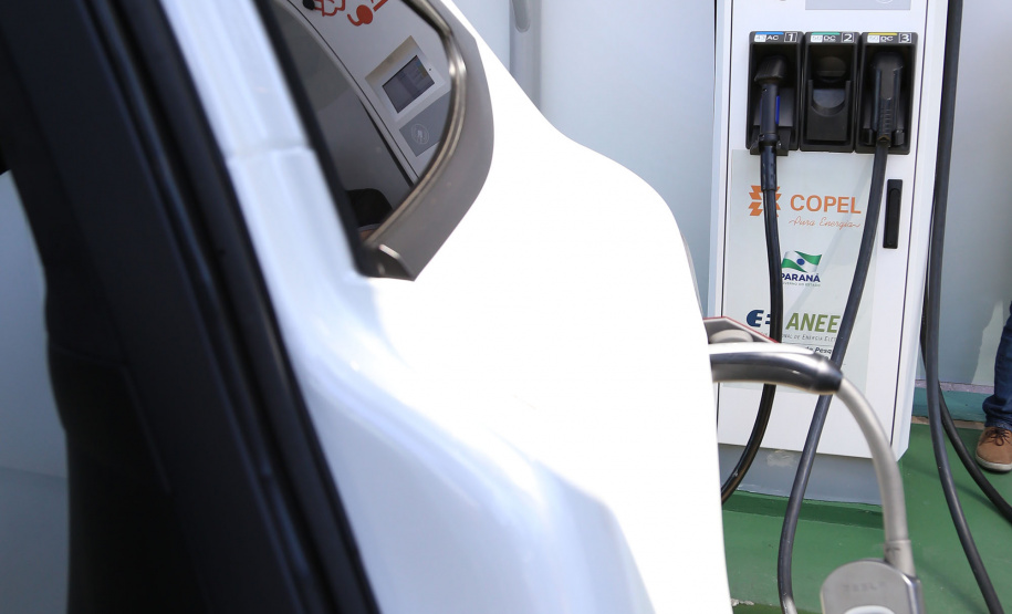 A maior eletrovia do Brasil, instalada no Paraná pela Copel em 2018, completou 330 recargas neste ano. São 730 quilômetros de extensão, ligando o Porto de Paranaguá às Cataratas do Iguaçu, em Foz do Iguaçu.  Curitiba, 22/04/2019  -  Curitiba, 22/04/2019  - Foto: Dani Catisti/Copel