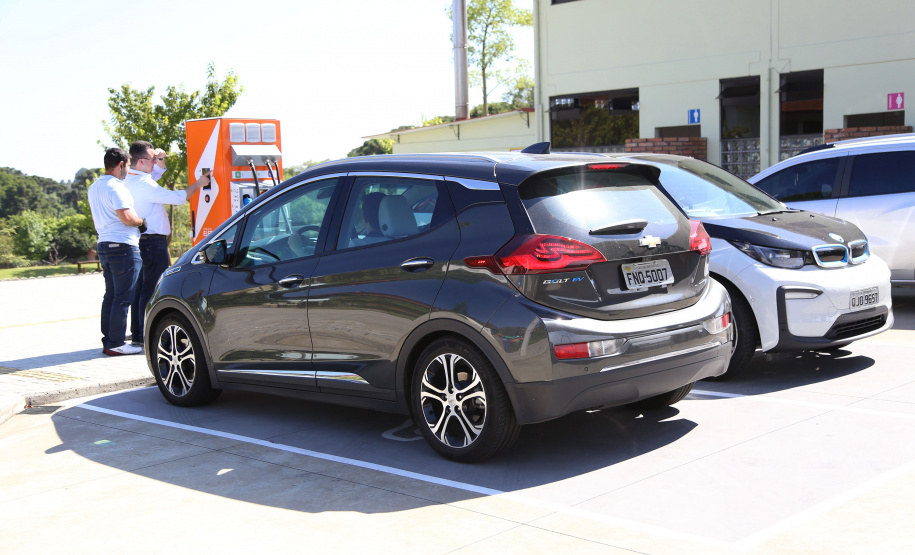 A maior eletrovia do Brasil, instalada no Paraná pela Copel em 2018, completou 330 recargas neste ano. São 730 quilômetros de extensão, ligando o Porto de Paranaguá às Cataratas do Iguaçu, em Foz do Iguaçu.  Curitiba, 22/04/2019  -  Curitiba, 22/04/2019  - Foto: Dani Catisti/Copel