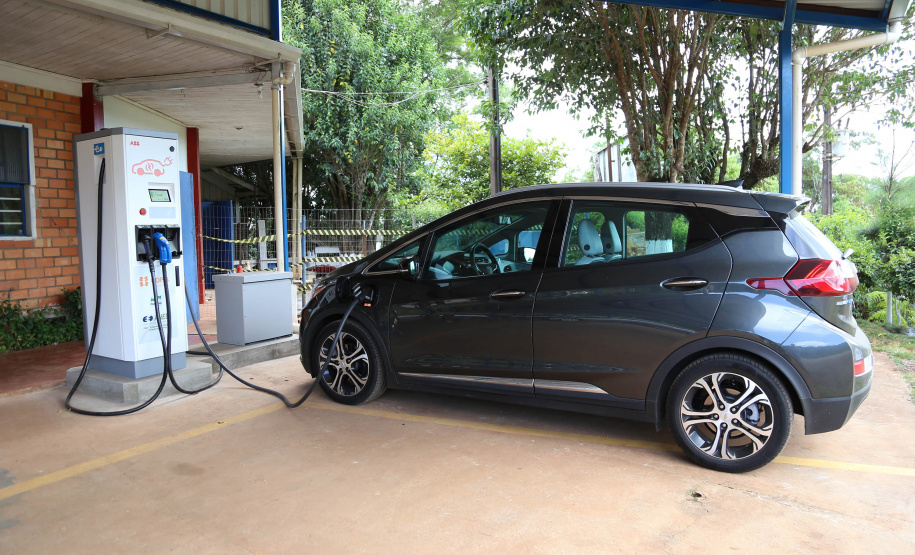 A maior eletrovia do Brasil, instalada no Paraná pela Copel em 2018, completou 330 recargas neste ano. São 730 quilômetros de extensão, ligando o Porto de Paranaguá às Cataratas do Iguaçu, em Foz do Iguaçu.  Curitiba, 22/04/2019  -  Curitiba, 22/04/2019  - Foto: Dani Catisti/Copel