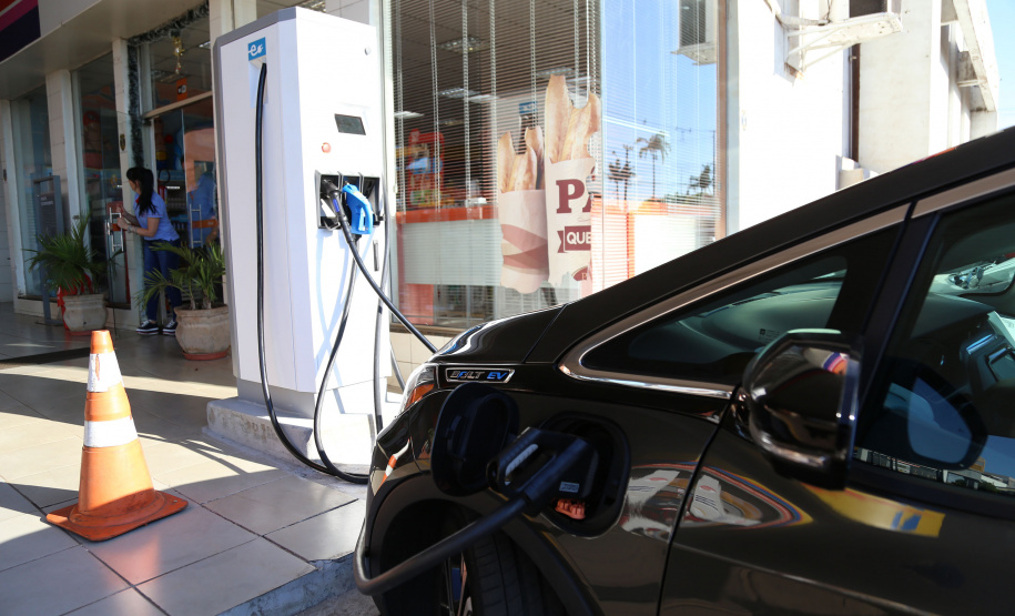 A maior eletrovia do Brasil, instalada no Paraná pela Copel em 2018, completou 330 recargas neste ano. São 730 quilômetros de extensão, ligando o Porto de Paranaguá às Cataratas do Iguaçu, em Foz do Iguaçu.  Curitiba, 22/04/2019  -  Curitiba, 22/04/2019  - Foto: Dani Catisti/Copel