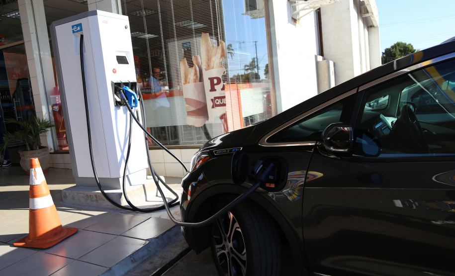 A maior eletrovia do Brasil, instalada no Paraná pela Copel em 2018, completou 330 recargas neste ano. São 730 quilômetros de extensão, ligando o Porto de Paranaguá às Cataratas do Iguaçu, em Foz do Iguaçu.  Curitiba, 22/04/2019  -  Curitiba, 22/04/2019  - Foto: Dani Catisti/Copel