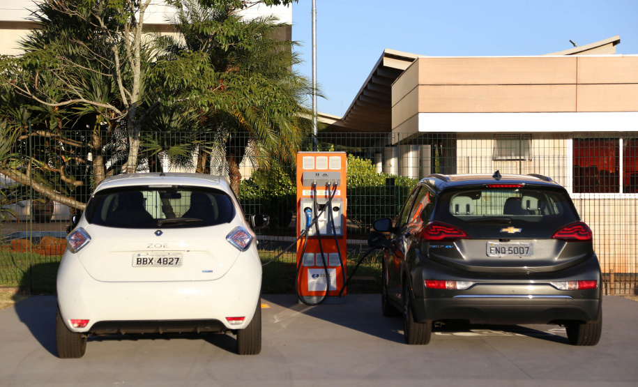 A maior eletrovia do Brasil, instalada no Paraná pela Copel em 2018, completou 330 recargas neste ano. São 730 quilômetros de extensão, ligando o Porto de Paranaguá às Cataratas do Iguaçu, em Foz do Iguaçu.  Curitiba, 22/04/2019  -  Curitiba, 22/04/2019  - Foto: Dani Catisti/Copel