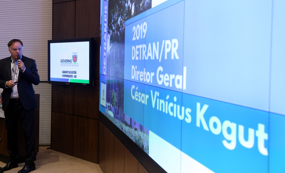 O Departamento de Trânsito do Paraná (Detran) vai intensificar as operações e ações educativas para diminuir os números de acidentes Estado. O assunto foi apresentado nesta terça-feira (23) pelo diretor-geral do órgão, Cesar Kogut, durante a reunião da equipe do governo, no Palácio Iguaçu. O encontro foi coordenado pelo governador em exercício Darci Piana. Foto Gilson Abreu ANPr